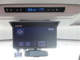 天井に後席モニターが設置してあります。テレビやDVDを鑑賞することができます。旅行も楽しくドライブできますね!
