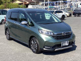 狭い駐車場でも、スライドドアならチャイルドシートへのお子さまの乗降や荷物の積載もスムーズ。