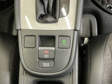 パーキングブレーキはスマートな電子制御式と合わせて渋滞時等にブレーキペダルから足を離しても停車状態を保持してくれるオートブレーキホールド機能で運転が楽になります。スタートはアクセルペダルを踏むだけ