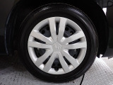 ホイールは車のデザインにマッチした専用タイプです。