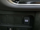 100%モータードライブが楽しめる「Normalモード」に加え、アクセルペダルだけで加減速できる「e-POWERモード」、さらに2つの便利機能も設定しています。