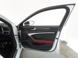 ドアを開けると上質で上品な室内空間が広がり細部までこだわったAudiデザイン性と、物づくりのこだわりを感じて頂けます。詳しくは0078-6002-900146中古車スタッフまで