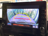 【バックカメラ】駐車時に後方がリアルタイム映像で確認できます。大型商業施設や立体駐車場での駐車時や、夜間のバック時に大活躍!運転スキルに関わらず、今や必須となった装備のひとつです!