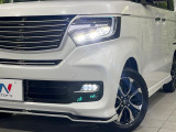 【LEDヘッドライト】悪天候や夜間走行時も良好な視界を確保し安心して運転できる高輝度LEDヘッドライトを装備!点灯速度が早く、消費電力も抑えられています。