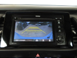 バックカメラの画像です。ガイドラインがスムースな車庫入れをサポートいたします。車庫入れの安心感がアップしますね。