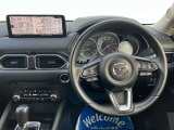 人間工学を駆使して設計された運転席周りのデザインで、ドライビングポジションも取り易く、快適な運転を楽しんでもらえます。