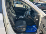 人間が理論的に快適に運転できる硬さや大きさ、角度を再現できる運転席シートとなっており、長距離ドライブでも疲れにくくなっております