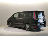 ご覧の車両以外にも多数のU-Carを展示販売しております。