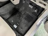 嬉しい純正フロアマット付き♪ 状態も良好です(^^♪