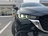 【アダプティブLEDヘッドライト】夜間走行時に先行車や対向車の状況をクルマが判断。ヘッドランプの照射範囲や明るさを自動的に変化させます。
