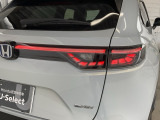 特徴的なデザインで後方からの確認しやすいLEDリアコンビネーションランプ