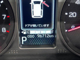 たとえばダイハツのお店にある、たくさんのスマアシ搭載車は、正常に作動する事をしっかり確認します。