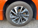 【タイヤ・ホイール】 純正16インチアルミホイール タイヤサイズ《195/60R16》になります。