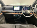 運転席からの視界が左右に広く隅々まではっきりと見渡せます。車の前端も把握しやすく安心して運転できます。