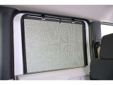 後部座席にはサンシェード付きなので日よけもバッチリ☆