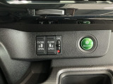 【両側パワースライドドア】両側がパワースライドドアになっており、運転席のスイッチやスマートキーでも開閉が可能です!開口部も広いので乗り降りも楽々♪