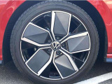18インチ純正アルミホイール+22540R18タイヤを装着。