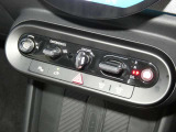 エンジンスタート/ストップのトグルスイッチやエアコンのボタンなどは、センターパネルに集約されています!