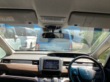 フロントガラスが大きく、ワイドな視界で運転もしやすくなるように設定されています。