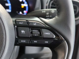 アダプティブクルーズコントロール機能付きです。走行中に先行車の様子を検知しながら、設定した車速の範囲内で先行車との距離のキープを支援します。詳細は販売店スタッフまでおたずねください。