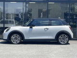 時を経ても深い魅力を放ち続けるMINI。より快適にお乗り頂くために、3つのサポートプログラムをご用意しております。※認定中古車保証は登録日より最長4年間まで延長が可能です。