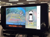 【パノラミックビューモニター】専用のカメラにより、上から見下ろしたような視点で360度クルマの周囲を確認することができます☆死角部分も確認しやすく、狭い場所での切り返しや駐車もスムーズに行えます。