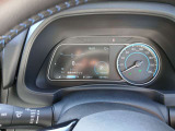スピードメーター、運転席ディスプレイ