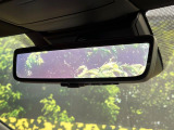【デジタルインナーミラー】後席の大きな荷物や同乗者で後方が確認しづらい時でも安心!カメラが撮影した車両後方の映像をルームミラー内に表示。クリアな視界で状況の確認が可能です!