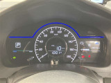 視認性に優れたメーターを採用しており、走行中でも車速や情報が分かりやすく表示されます。運転時の視線移動をむりのない範囲に抑え、快適で安心感のあるドライブをサポートします。