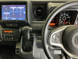 ホンダ純正メモリーナビ搭載なので、遠方へのドライブもお任せ下さい!ステアリング左手側にオーディオ関連のコントロールスイッチを配置しています。操作時は視線を逸らすことなく運転に集中できます