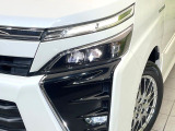 【LEDヘッドライト】悪天候や夜間走行時も良好な視界を確保し安心して運転できる高輝度LEDヘッドライトを装備!点灯速度が早く、消費電力も抑えられています。