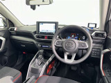 運転席まわりです。 各操作スイッチは使いやすい位置に配置されてます。