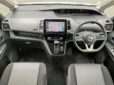 ガラスエリアが広く見晴らしのいいインテリア。明るい室内で気分も良く、運転も安心です。