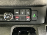 運転席/助手席シートヒーターで寒い日もすぐに温かくなり快適に過ごせます。2段階の温度調整が可能です