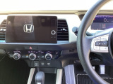 【アクセサリーソケット(電源ソケット)】電源からケーブルをつなげば、スマートフォンなどの電子機器の充電などを行うことができます!ゲーム機器や、カメラの充電にも便利ですね。