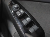 【電動格納ドアミラー】スイッチ操作で簡単にミラーの開閉を行うことが出来ます。