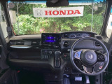フロントガラスが大きく、ワイドな視界で運転もしやすくなるように、設計されています。
