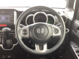 視認性の良いメーターで、運転中も情報がひと目で確認できて安心。見やすさにこだわったデザインで、毎日のドライブがもっと快適に