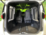 普段のお買い物や通勤、送迎等に十分な荷室スペースを確保しております。セカンドシートを倒すと、大きな荷物の積載も可能です♪