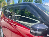 プラスチックバイザーで雨の日も車内換気で気分良くドライブ出来ます