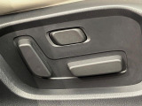 【メモリー機能付きパワーシート】ドライバーごとに設定したシート位置を記憶して、ボタン一つで切り替えできる便利な機能!運転する方が複数名いらっしゃるご家庭におすすめです♪
