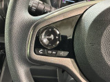 ステアリングにオーディオ操作スイッチが付いています。オーディオ画面に直接タッチしなくても操作が出来ますので、運転に集中できます。