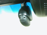 バックカメラの画像です。ガイドラインがスムースな車庫入れをサポートいたします。車庫入れの安心感がアップしますね。