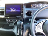 【eコンスイッチ】低燃費運転をサポートするECONモード。スイッチをONすると、エンジンやトランスミッション、A/Cなどを協調制御し、燃費の向上に貢献。エコドライブの効果を高めます。