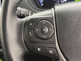 運転中、オーディオの操作をしてて、ハッとしたことはありませんか?ステアリングスイッチは、運転中でもハンドルでオーディオの操作が可能です。安全なドライブをサポートします。