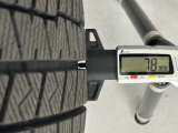 冬タイヤの残り溝は7.8mmです。スリップラインからは6.3mmとなっております。