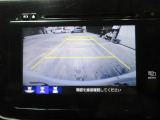 バックカメラの画像です。ガイドラインがスムースな車庫入れをサポートいたします。車庫入れの安心感がアップしますね。