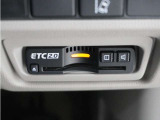 ◆ETC2.0装着◆進化したドライブ体験。料金収受システムだけだったETCが生まれ変わって、高速道路を賢く使うETC2.0に進化しました。多彩な情報サービスが便利で快適なドライブ体験を提供します。