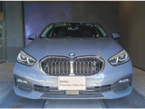エンジェルアイ、イカリングと呼ばれるBMWのライトの正式名称は「コロナリング」です。一目でBMWとわかる伝統のデザインです。