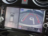 【アラウンドビューモニター&バックモニター】クルマを真上から見下ろしているかのような映像が表示され、周囲の状況がひと目で把握できるので、安心してスマートに駐車できます。駐車が苦手な方にオススメです!
